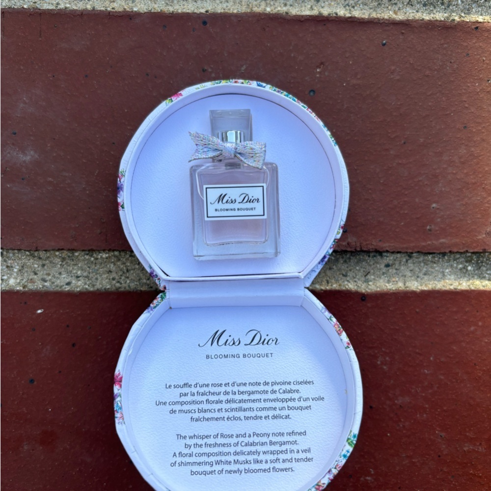 Miss Dior Floral Compact - Picture 2 of 5